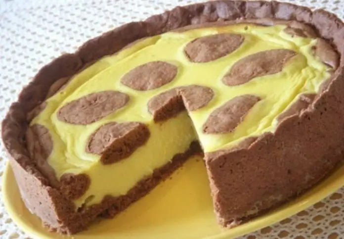 Blat de Ciocolată cu Cremă de Brânză – Prăjitură Rafinată și Simplă