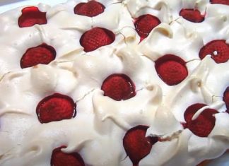 Prăjitură Rapidă cu Gust Inconfundabil: Nori de Căpșuni