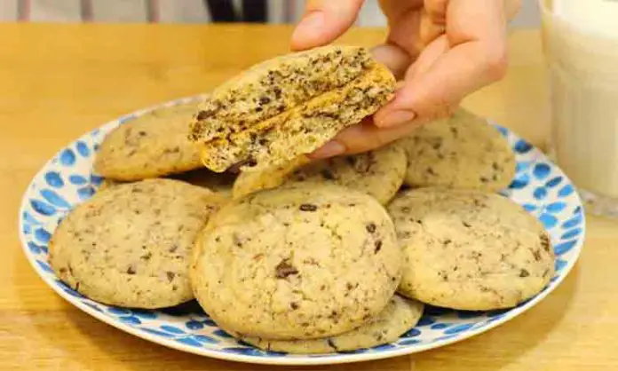 Descoperă reteta de Biscuiți cu Ciocolată: Savurați Gustul Lor Pufos și Textura Lor Moale