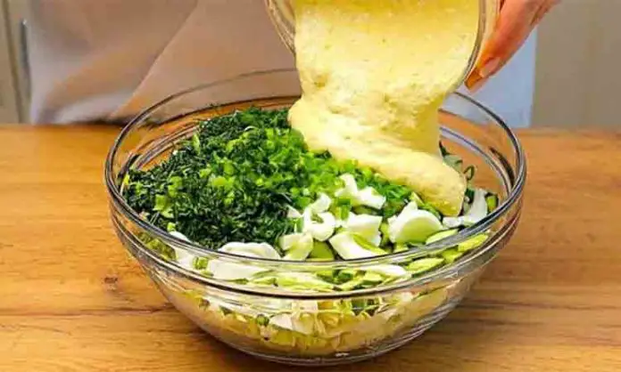 Salată Rapidă cu Dressing Cremos din Ouă și Iaurt - O Opțiune Fresh și Gustoasă pentru Zilele de Vară!