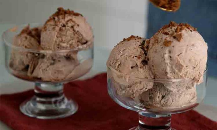 Înghețată de ciocolată cu doar 3 ingrediente - Retetă simplă și rapidă