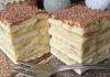 Prăjitură fără Coacere cu Blat de Biscuiți și Umplutură de Banane – Rețetă Simplă și Delicioasă