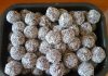 Bulgărași din ciocolată si biscuiti tăvăliti prin nucă de cocos - Rețeta ideală pentru un desert rapid și delicios