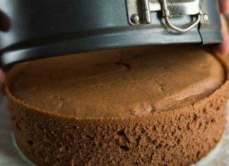 Rețetă Ușoară pentru Pandișpan de Ciocolată: Gust Intens și Textură Pufoasă