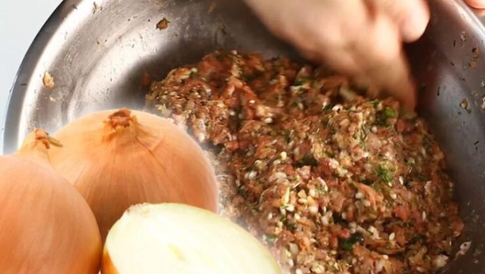 Secretul Sarmalelor Delicioase: Cantitatea Perfectă de Ceapă la un Kilogram de Carne