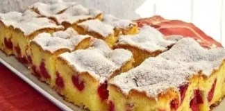 Prăjitură cu Cireșe și Blat Pufos: Rețetă Ușoară și Rapidă