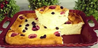 Prăjitură la Tavă cu Brânză de Vaci, Griș și Chefir – Perfectă pentru Familia Ta
