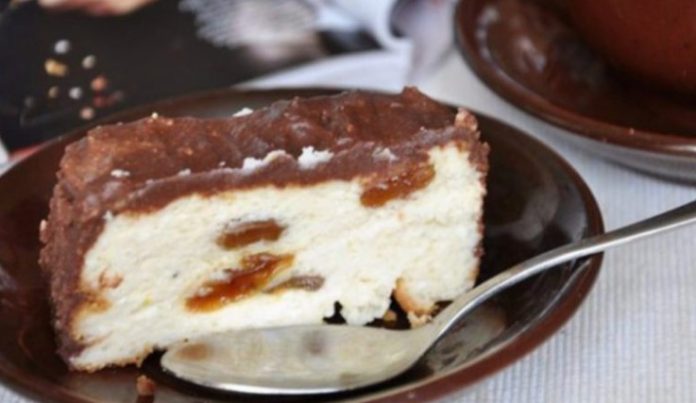 Cheesecake cu Brânză Dulce de Vaci și Stafide: Un Desert Senzațional