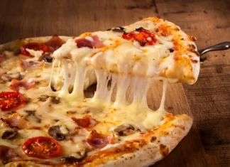 Secretul pentru un Aluat de Pizza Autentic ca în Italia: Trucuri de Bucătari Experți